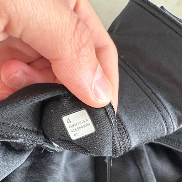 Lululemon Black Energy Bra Longline Strappy Sports Satin Shine Bra 4 - Picture 7 of 8